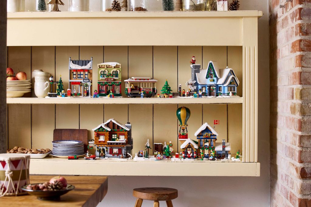 LEGO Winter Village 10339 Santas Post Office 15 1024x683