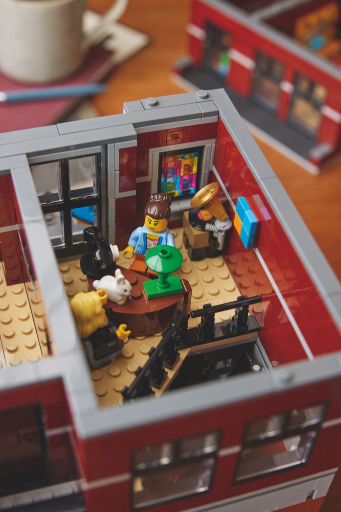 LEGO Icons 10312 Jazz Club 26 683x1024