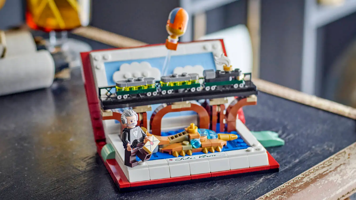 LEGO Tribute to Jules Verne GWP now available for LEGO Insiders