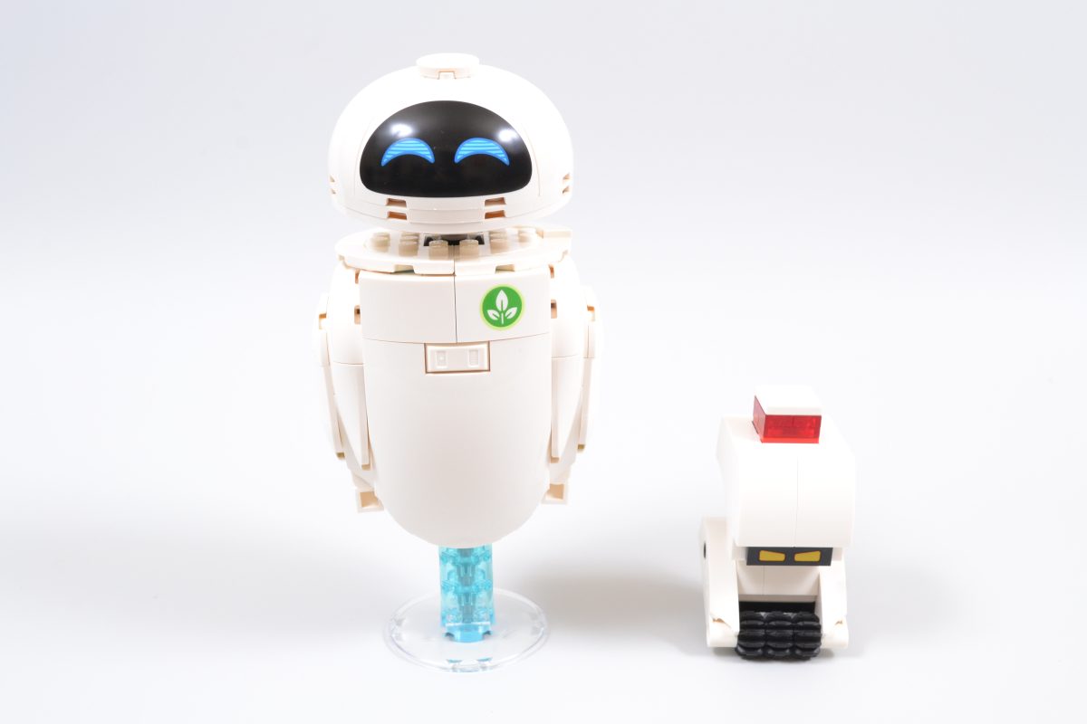 LEGO Disney 43279 WALL E and EVE 25 1200x800