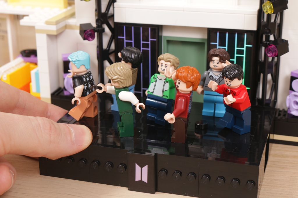 LEGO Ideas 21339 BTS Dynamite Bangtan Boys Jin Suga j hope RM Jimin V Jung Kook review 57 1024x683