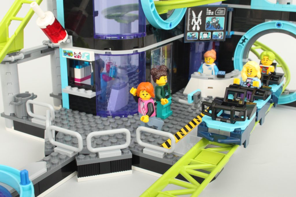 lego city 60421 Robot World Roller Coaster Park review 22 1024x683