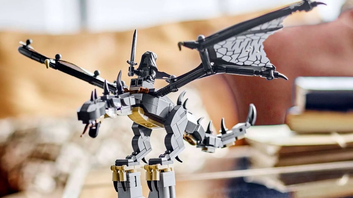 New LEGO pieces available now at Pick a Brick – Ringwraith torso, red panda and more