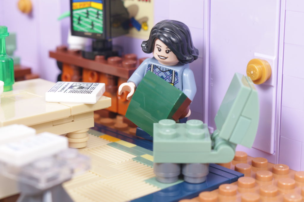 LEGO Creator Expert 10292 Friends Apartments review 39