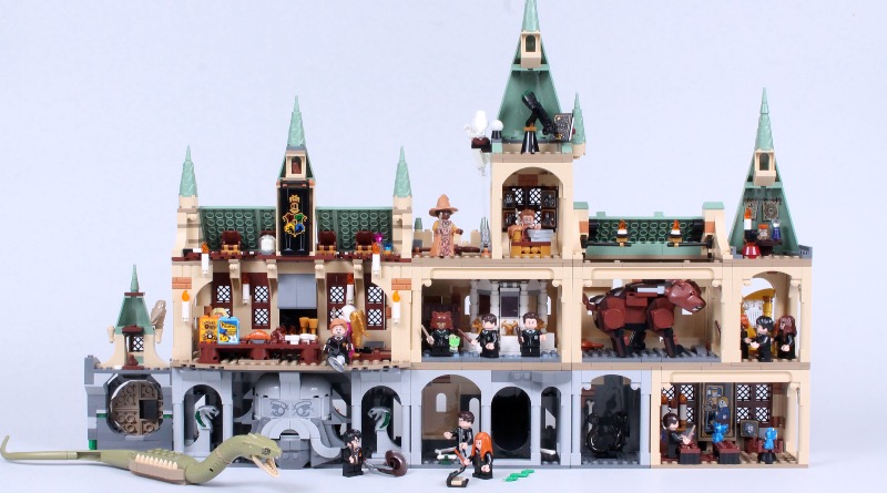 Combining the LEGO Harry Potter 20th anniversary Hogwarts sets