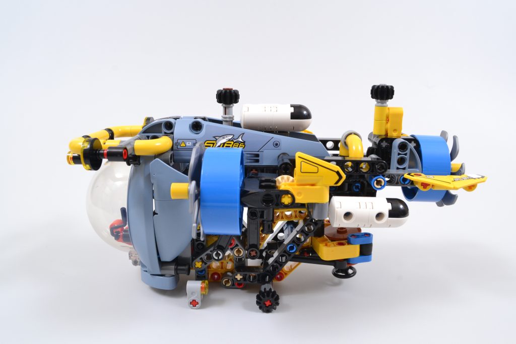 LEGO Technic 42201 Deep Sea Research Submarine 1 1024x683