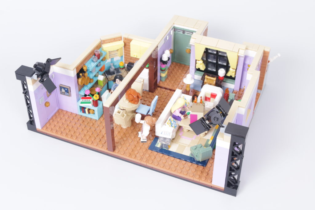 LEGO Creator Expert 10292 Friends Apartments review 33i
