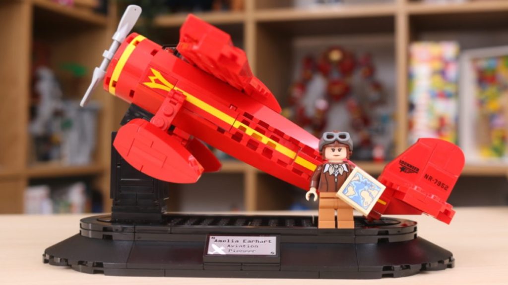LEGO 40450 Amelia Earhart Tribute resized review featured resized 1024x576