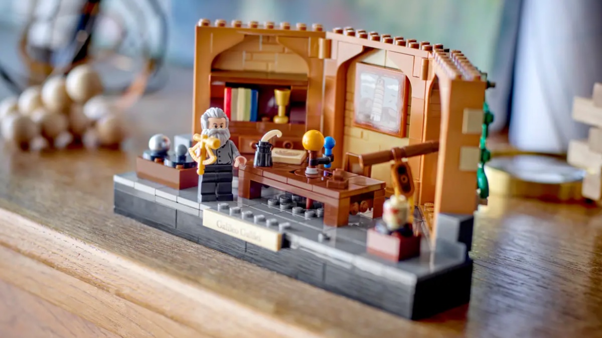 Only one LEGO GWP remains as another sells out