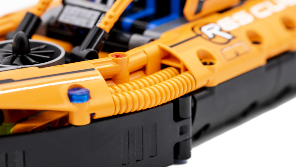 LEGO Technic 42120 Rescue Hovercraft 4