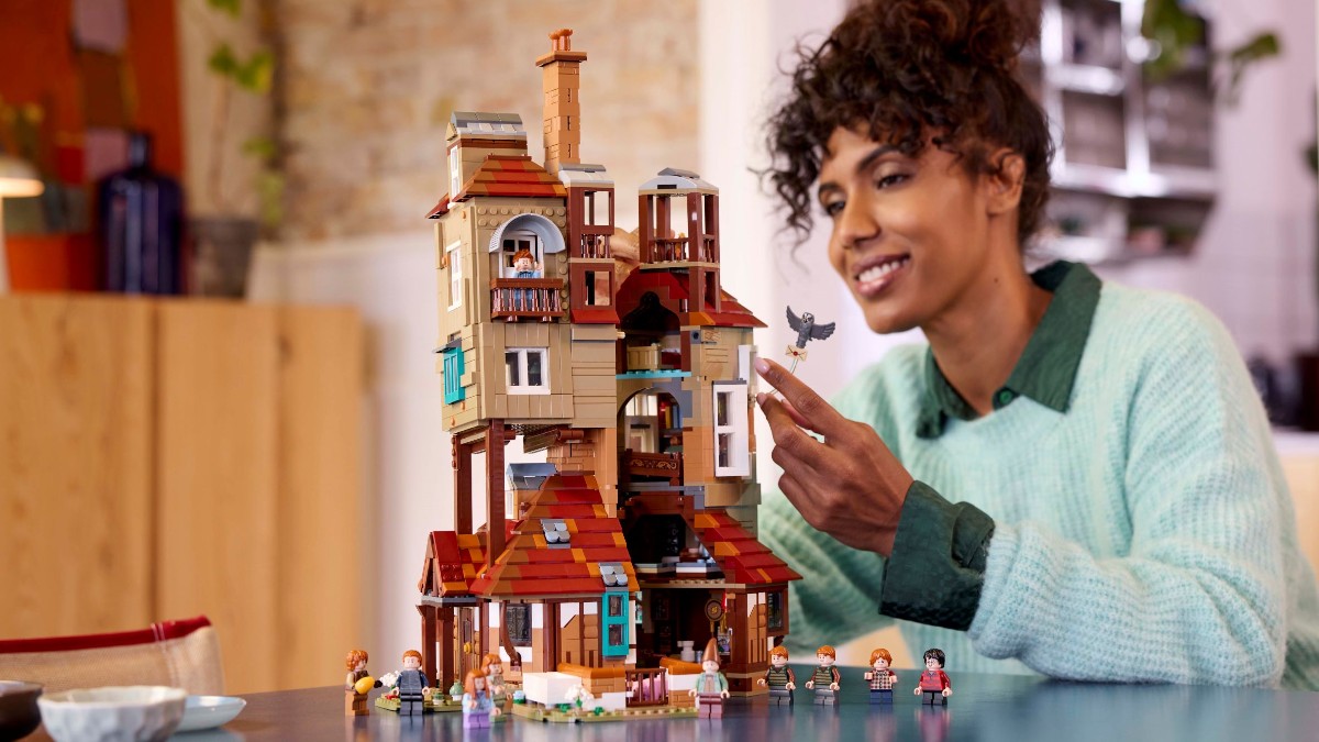 Six Wizarding World details we spotted in LEGO Harry Potter 76437 The Burrow 