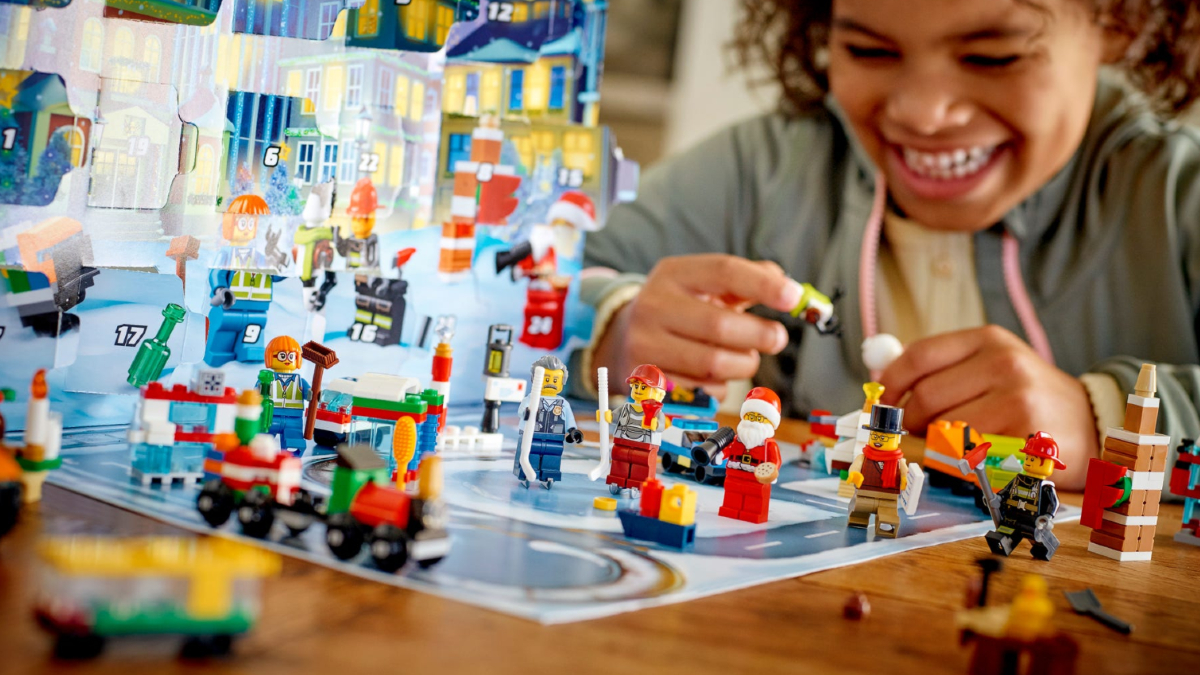 Has a LEGO Advent Calendar revealed the next modular building?