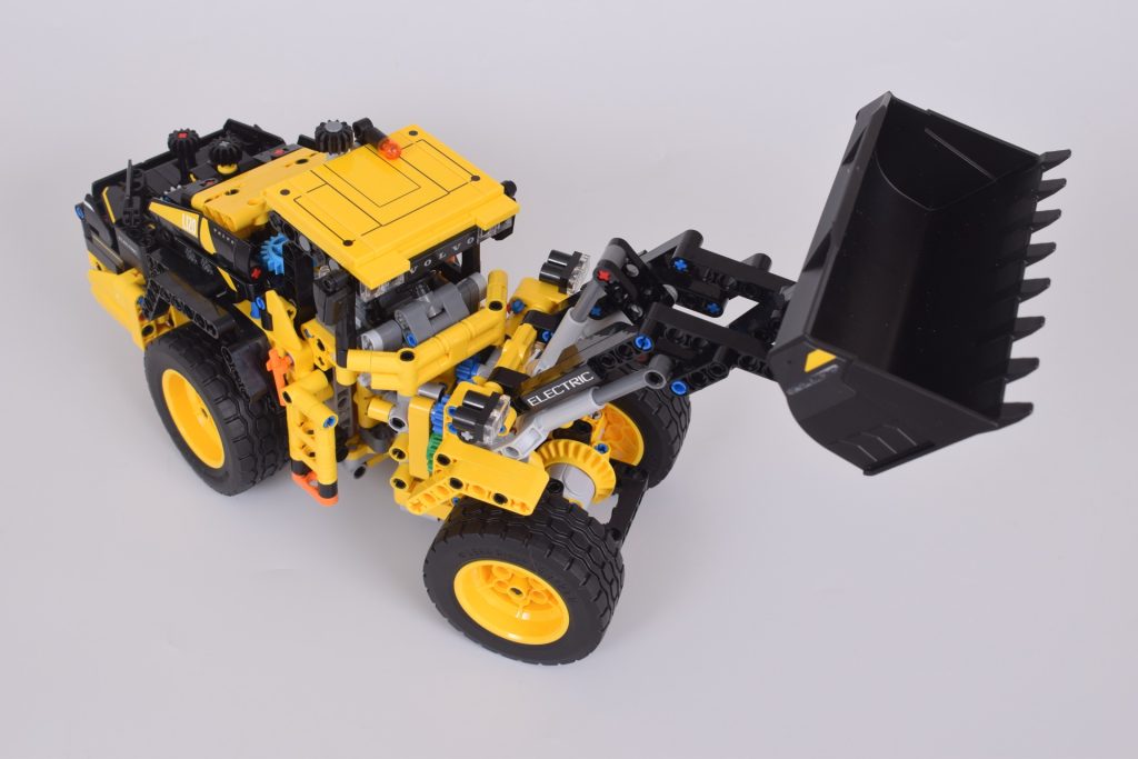 LEGO Technic 42209 Volvo L120 Electric Wheel Loader review 18 1024x683