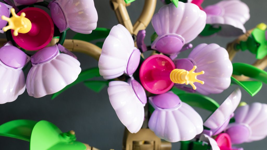 Lego botanicals 10372 Hibiscus 5 1024x576