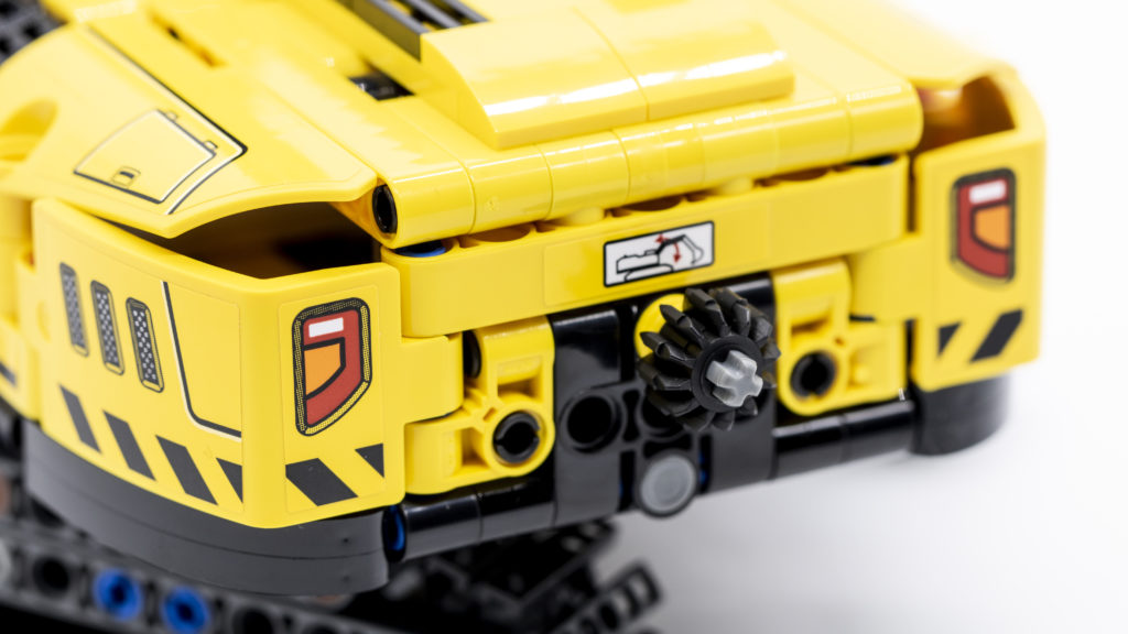 LEGO Technic 42121 Heavy Duty Excavator 8