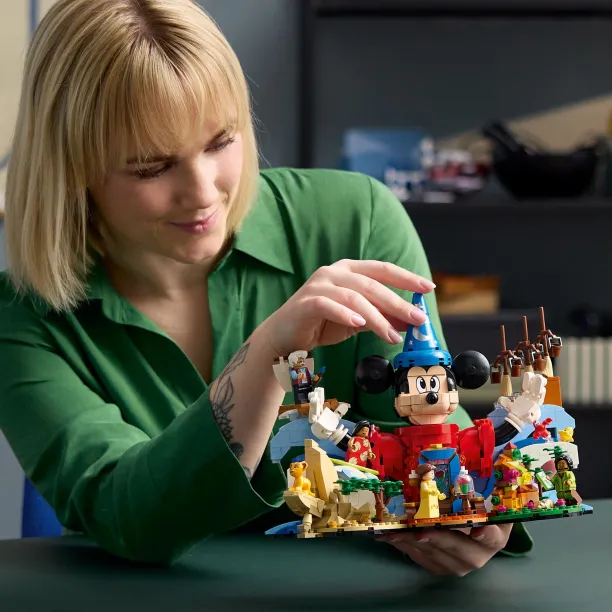 LEGO Ideas 21352 Magic of Disney 11