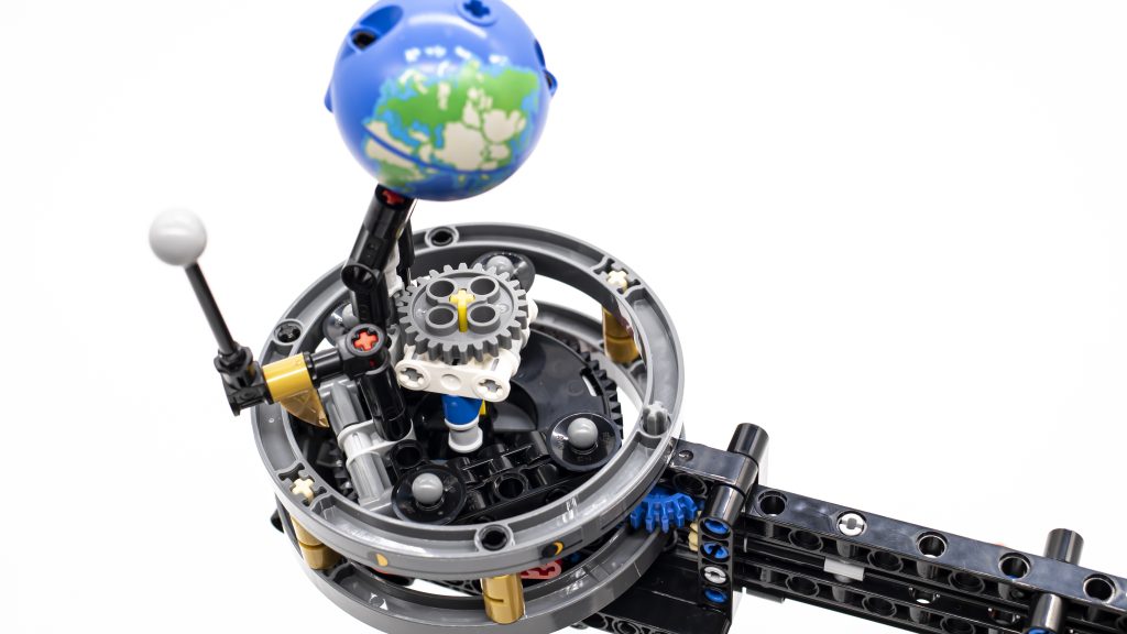 LEGO Technic 42179 Planet Earth and Moon in Orbit 20 1024x576