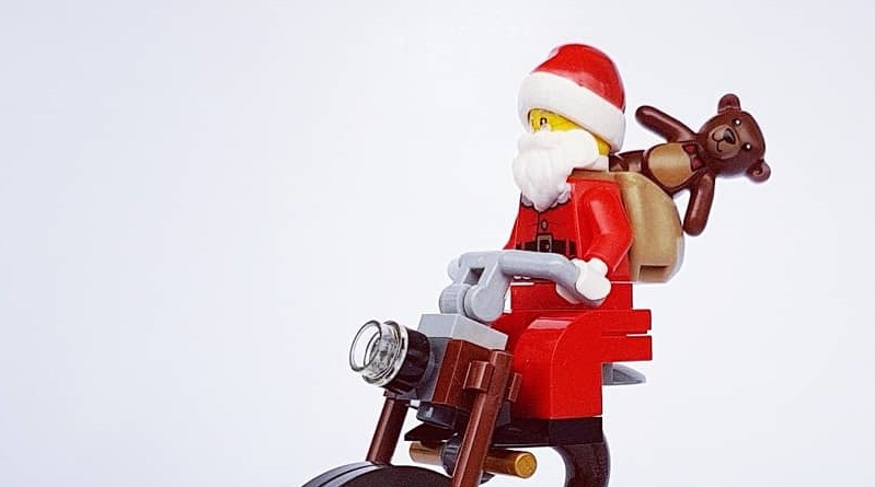 Brick Pic of the Day: Santa Claus is coming to town