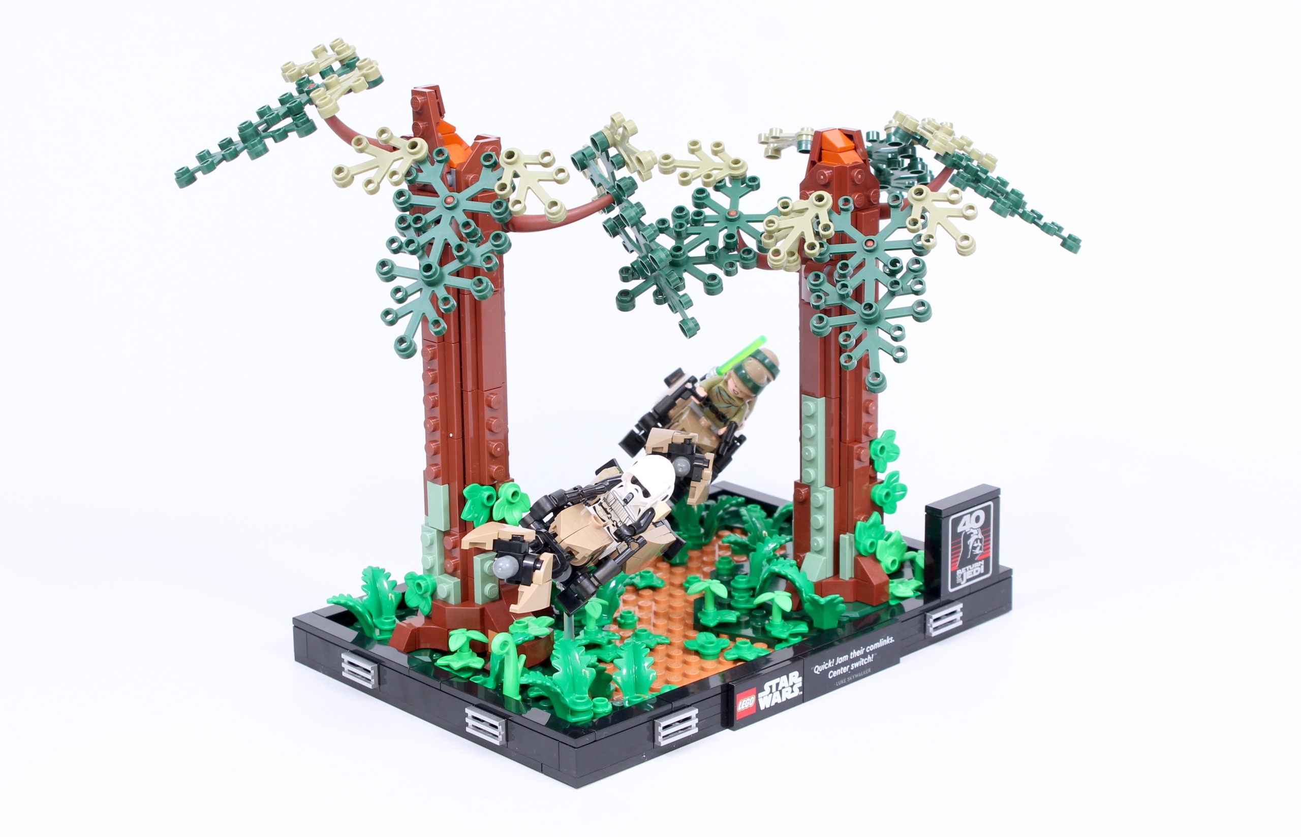 LEGO Star Wars 75353 Endor Speeder Chase Diorama review 2 scaled