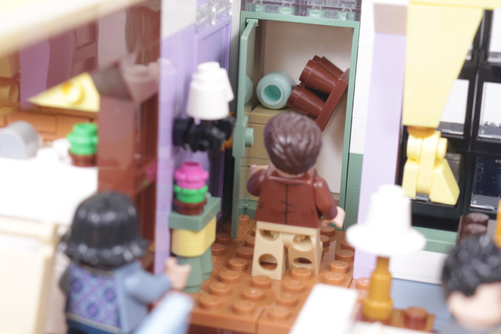 LEGO Creator Expert 10292 Friends Apartments review 44