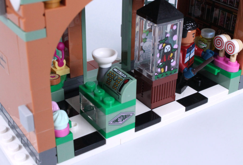 LEGO Harry Potter 76388 Hogsmeade Village Visit review 19