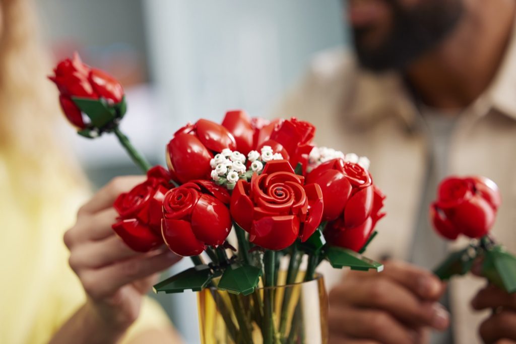 LEGO Icons 10328 Bouquet of Roses10 1024x683