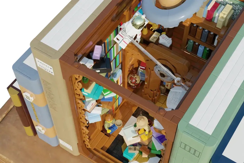 LEGO Ideas Booknook Story Laboratory 3