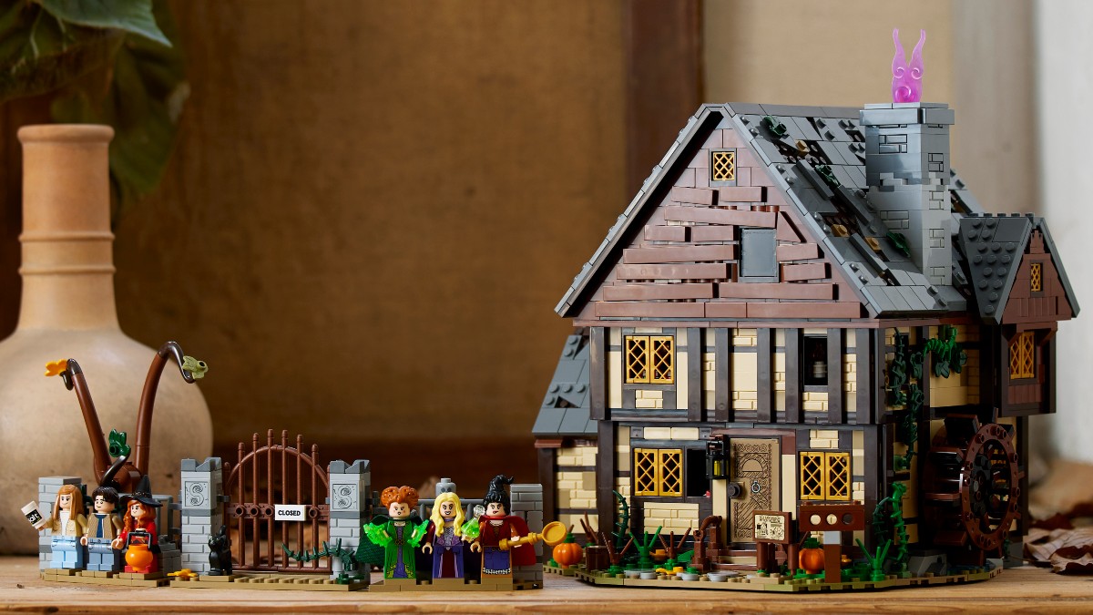 LEGO Ideas 21341 Disney Hocus Pocus: The Sanderson Sisters’ Cottage revealed 