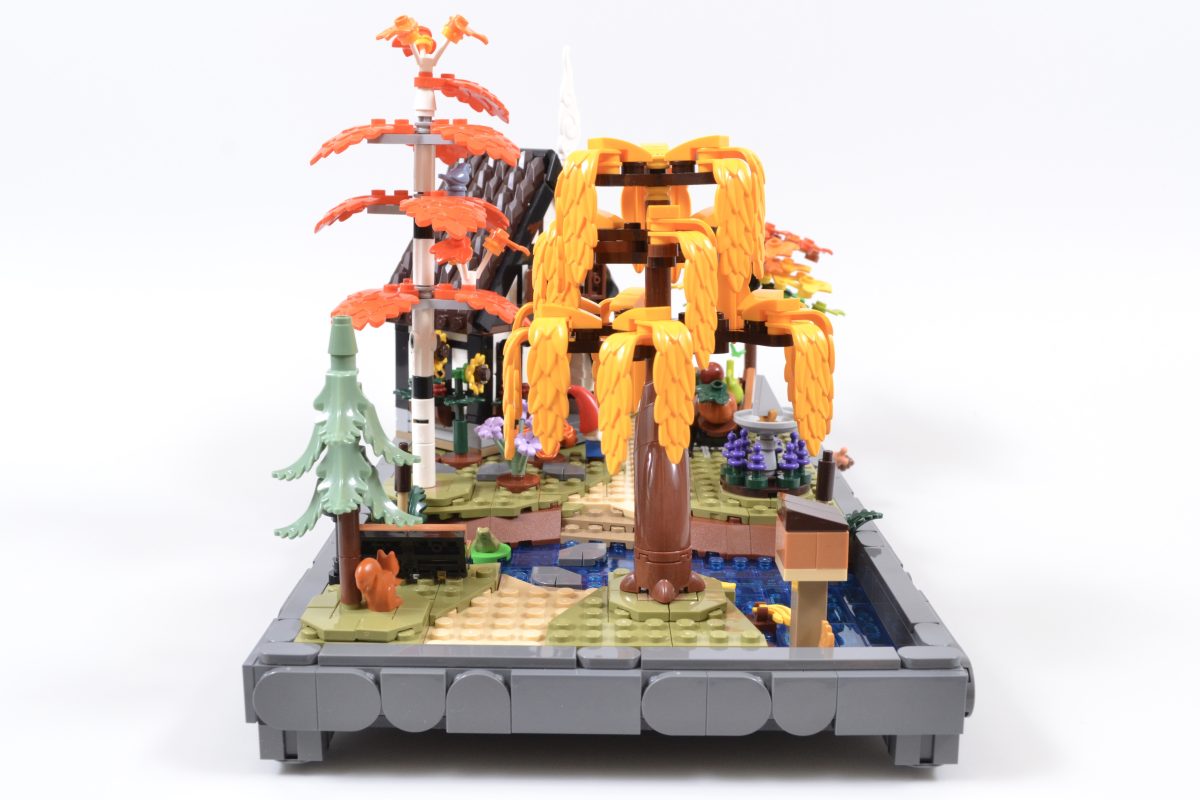 LEGO Icons 11372 Autumn Cottage Garden 16 1200x800