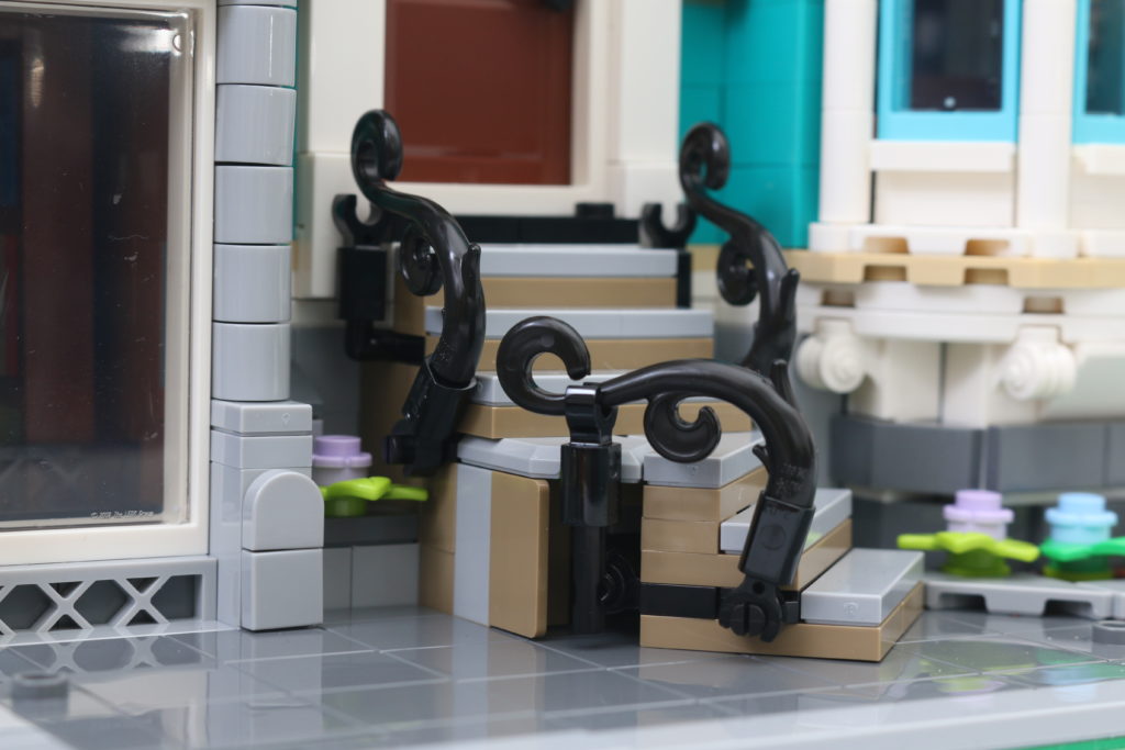 LEGO Creator Expert 10270 Bookshop review 37