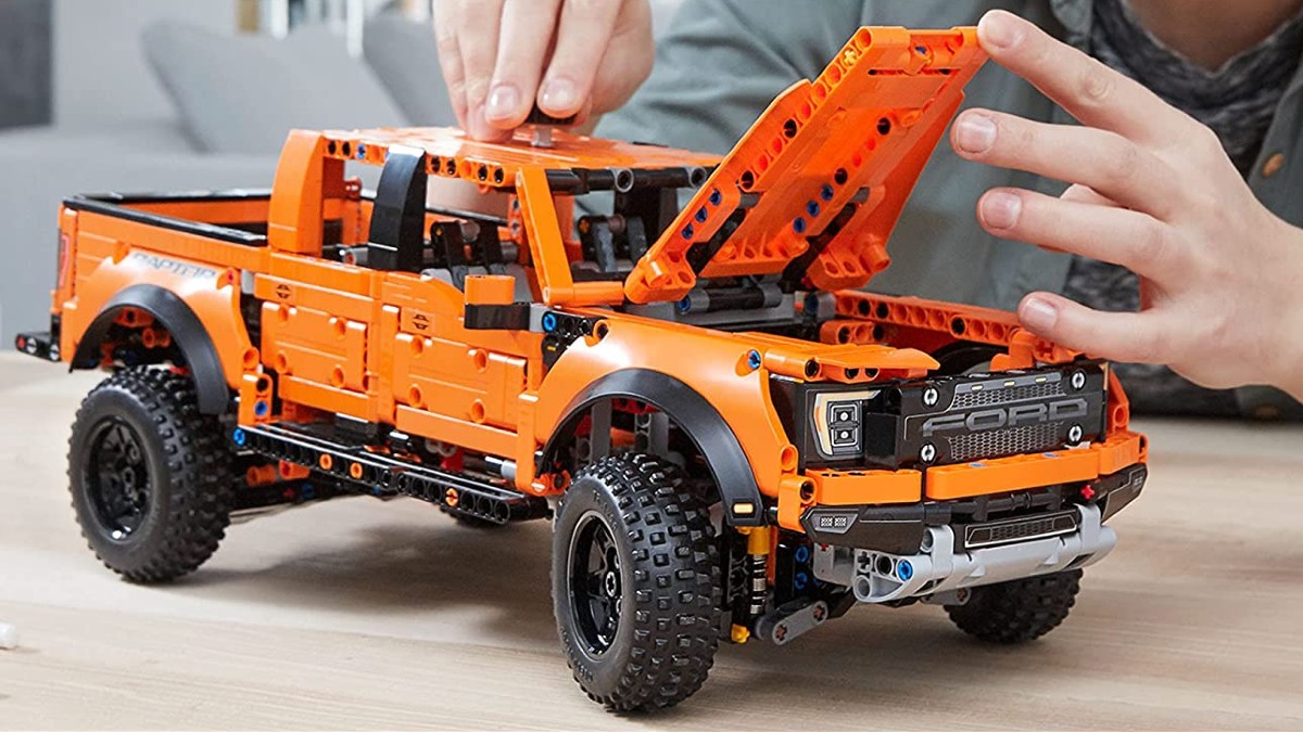Grab LEGO 42126 Ford F-150 Raptor for reduced price at Argos before it retires