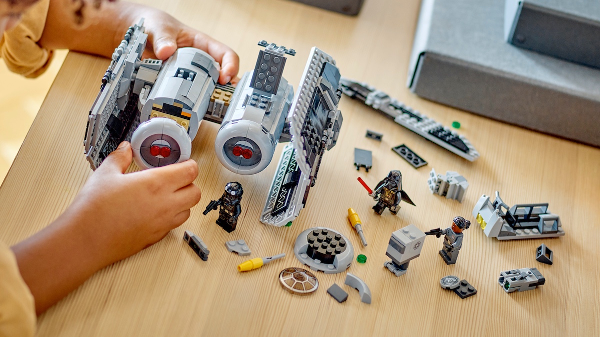 A DC Comics character is hiding in a new LEGO Star Wars set
