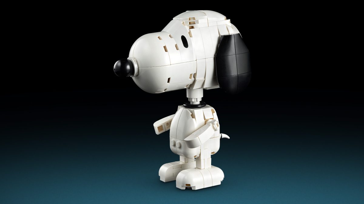 LEGO Ideas 21368 Peanuts – Snoopys Doghouse 22 1200x675