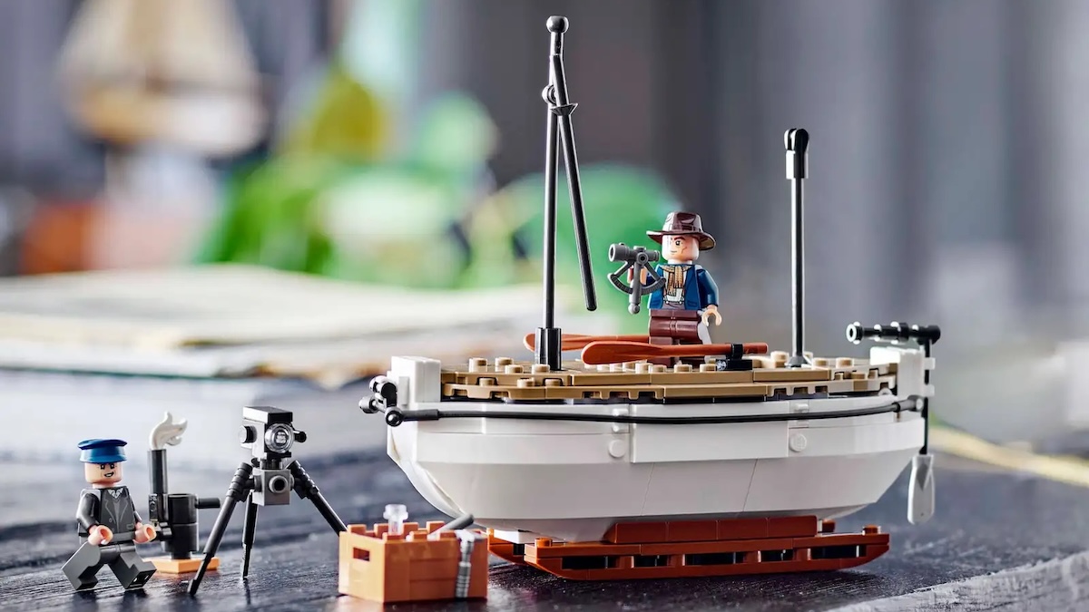 Exclusive LEGO Shackleton's Lifeboat GWP sells out already – and appears on secondhand markets