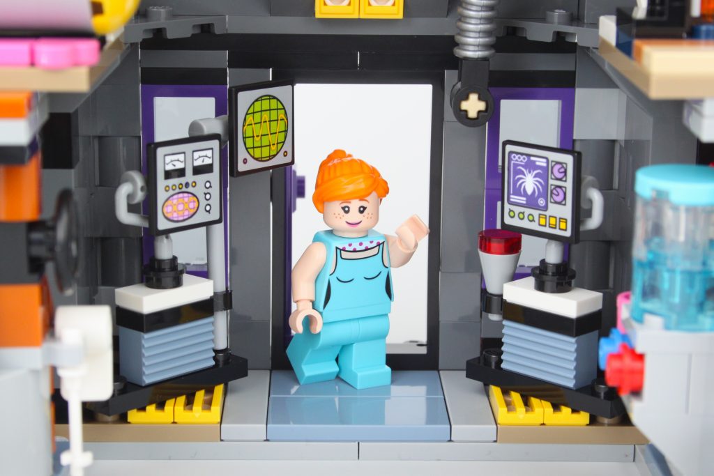 lego despicable me 4 75583 Minions And Grus Family Mansion review 17 1024x683
