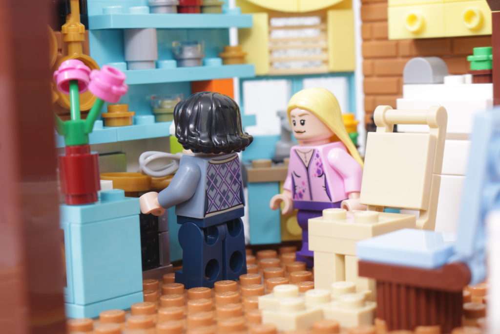 LEGO Creator Expert 10292 Friends Apartments review 58