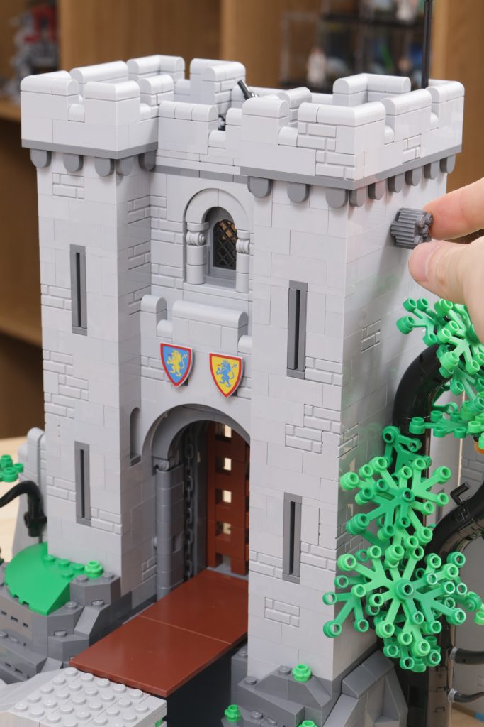LEGO ICONS 10305 Lion Knights Castle review 61 683x1024