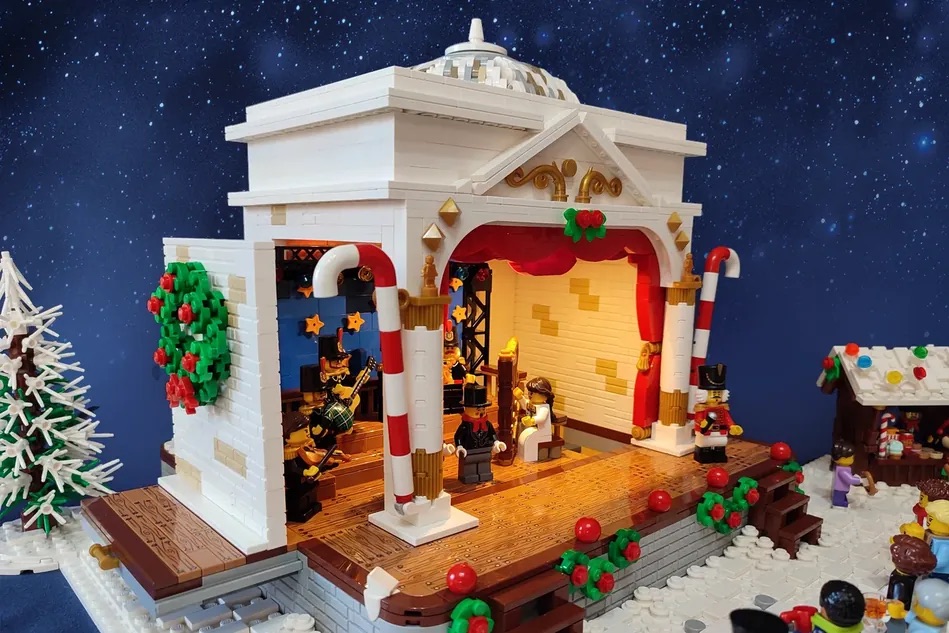 LEGO Ideas Christmas Theater 6