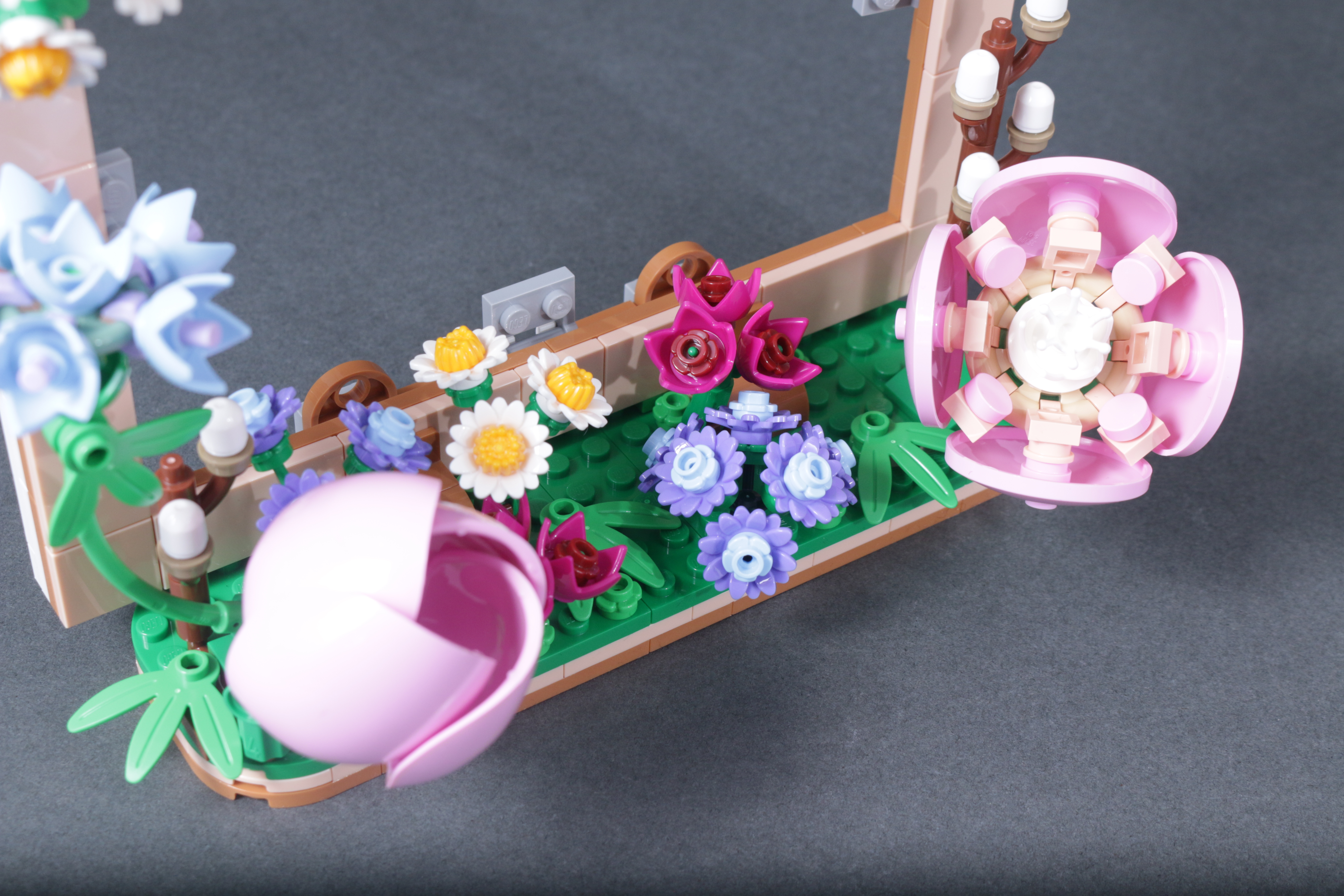 LEGO Botanicals 40916 Floral Picture Frame GWP review 5