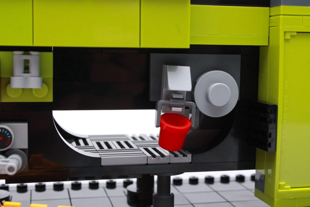 LEGO House 40502 The Brick Moulding Machine review 19