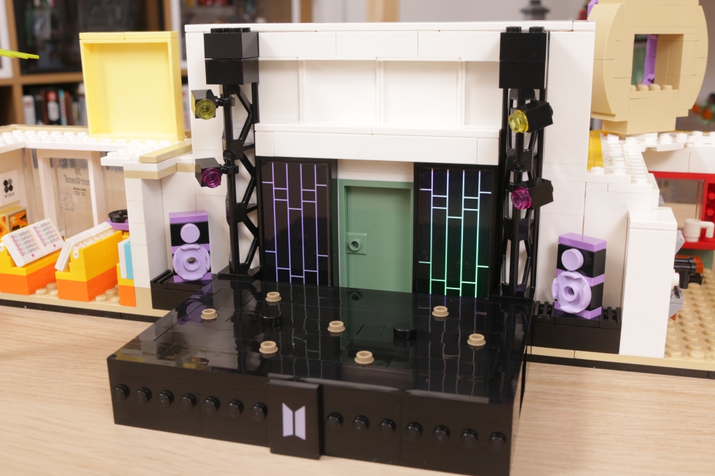 LEGO Ideas 21339 BTS Dynamite Bangtan Boys Jin Suga j hope RM Jimin V Jung Kook review 52 1024x683
