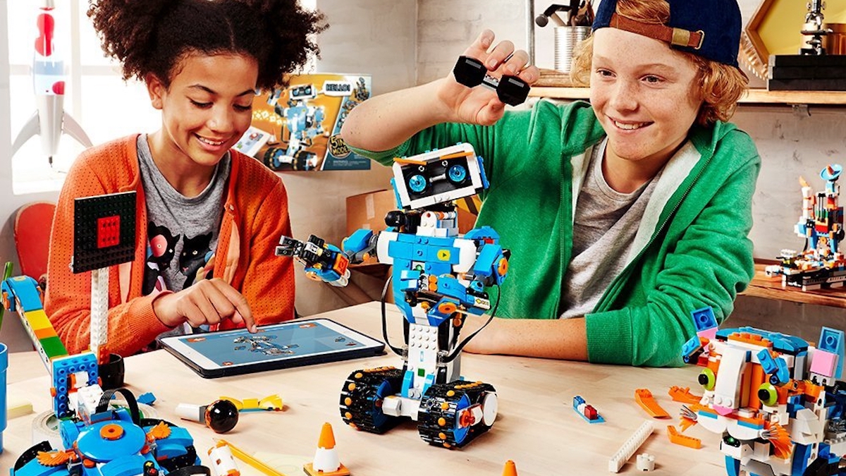 How three generations of LEGO designers joined forces for one set
