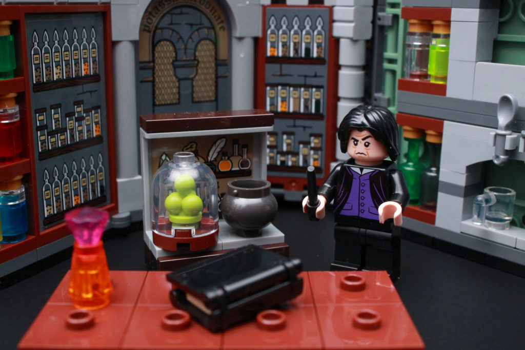 LEGO Harry Potter 76383 Potions Class review 4