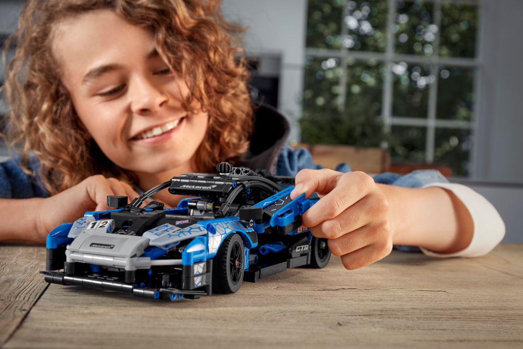 LEGO Technic 42123 McLaren Senna GTR 4