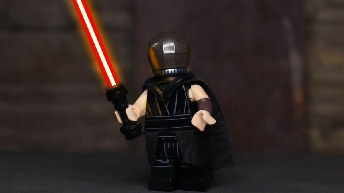 This custom LEGO Qimir from Star Wars: The Acolyte brings guns to a lightsaber fight