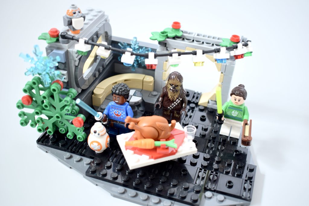 LEGO Star Wars 40658 Millennium Falcon Holiday Diorama Review 2 1024x683