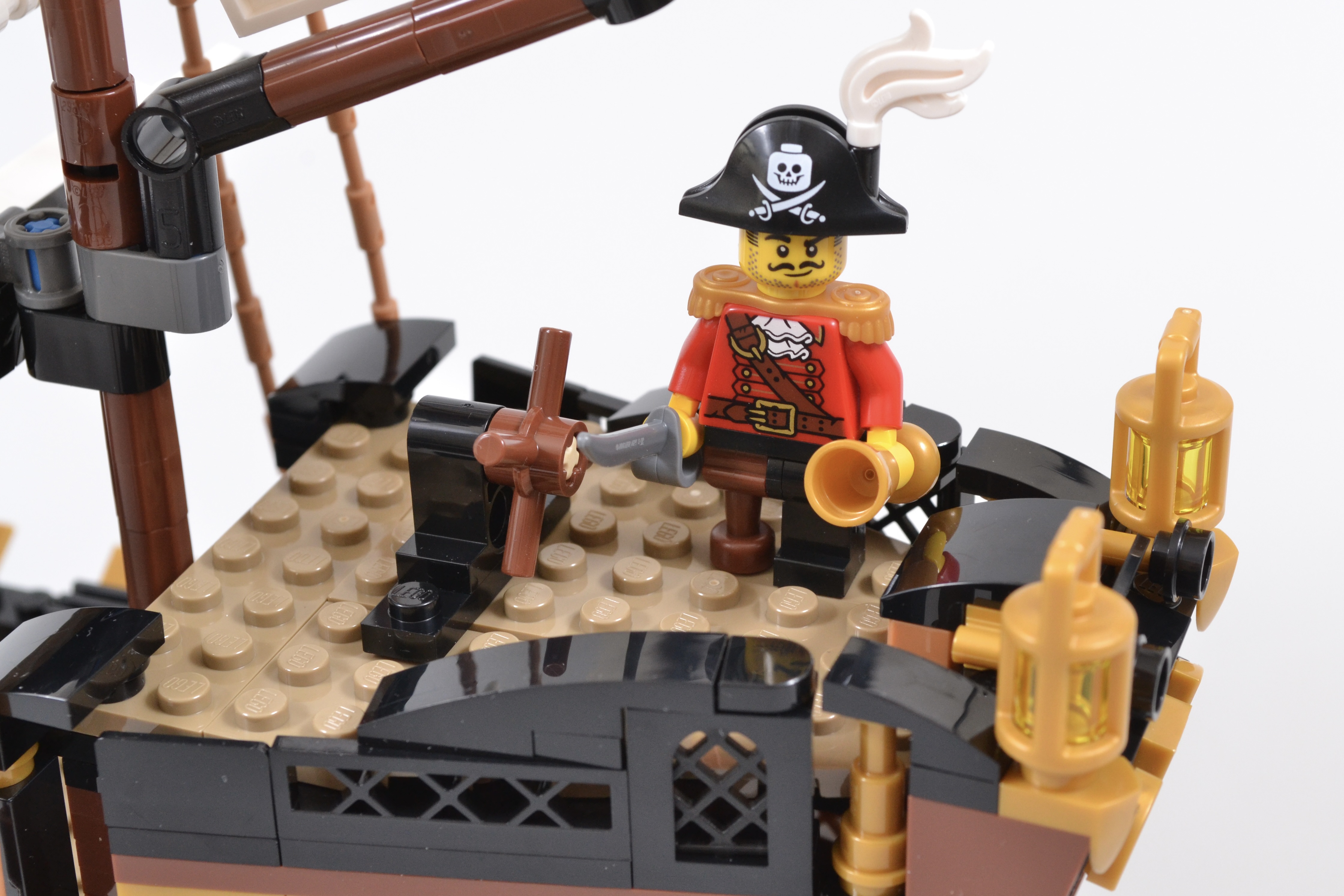 LEGO Creator 3-in-1 31387 Iconic Pirate Ship 10